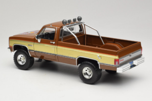 GMC K-2500 Sierra Grande Rjav GreenLight 1:18 13560 Kovina – slika 7 od 8