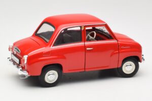 Goggomobil T 250 Rdeč Revell 1:18 08952 Kovina – slika 2 od 7