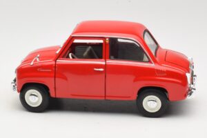 Goggomobil T 250 Rdeč Revell 1:18 08952 Kovina – slika 3 od 7