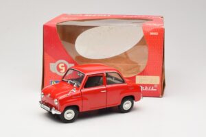 Goggomobil T 250 Rdeč Revell 1:18 08952 Kovina – slika 7 od 7
