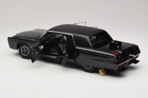 Chrysler Imperial Black Beauty Green Hornet TV Series AUTOart 1:18 71546 Kovina – slika 5 od 8
