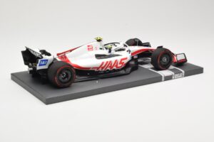 Haas VF-22 #47 M. Schumacher Bahrain GP 2022 Minichamps 1:18 117220147 Kovina – slika 3 od 6