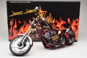 Harley-Davidson West Coast Choppers Diablo Soft Tail Zlata Rdeča Minichamps 1:5 JJ04-05-03 Kovina – slika 6 od 6