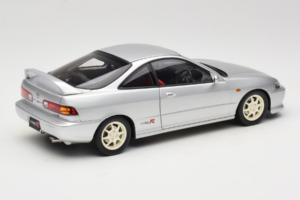 Honda Integra Type R DC2 Pre-Facelift Vogue Silver Metallic MotorHelix 1:18 M85202 Kovina – slika 3 od 8