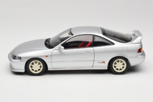 Honda Integra Type R DC2 Pre-Facelift Vogue Silver Metallic MotorHelix 1:18 M85202 Kovina – slika 4 od 8