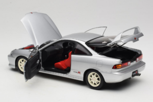 Honda Integra Type R DC2 Pre-Facelift Vogue Silver Metallic MotorHelix 1:18 M85202 Kovina – slika 5 od 8
