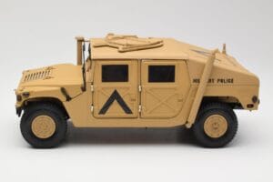 Hummer H1 AM General Military Police Exoto 1:18 01801 Kovina – slika 4 od 8