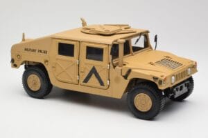 Hummer H1 AM General Military Police Exoto 1:18 01801 Kovina – slika 6 od 8