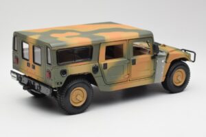 Hummer H1 Station Wagon Military Maisto 1:18 56049 Kovina – slika 3 od 8