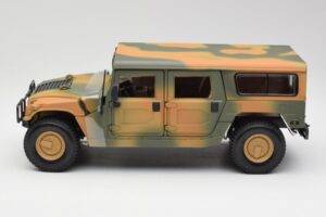 Hummer H1 Station Wagon Military Maisto 1:18 56049 Kovina – slika 4 od 8
