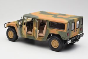 Hummer H1 Station Wagon Military Maisto 1:18 56049 Kovina – slika 5 od 8