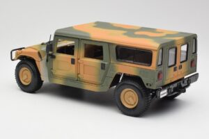 Hummer H1 Station Wagon Military Maisto 1:18 56049 Kovina – slika 7 od 8