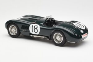 Jaguar C-Type #18 T. Rolt / D. Hamilton 24 Hours of Le Mans Winner 1953 CMC 1:18 M-195 Kovina – slika 5 od 6