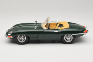 Jaguar E-Type Kabriolet Zelen Bburago 1:18 3026 Kovina – slika 4 od 8