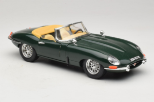 Jaguar E-Type Kabriolet Zelen Bburago 1:18 3026 Kovina – slika 6 od 8