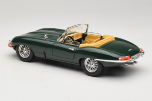 Jaguar E-Type Kabriolet Zelen Bburago 1:18 3026 Kovina – slika 7 od 8