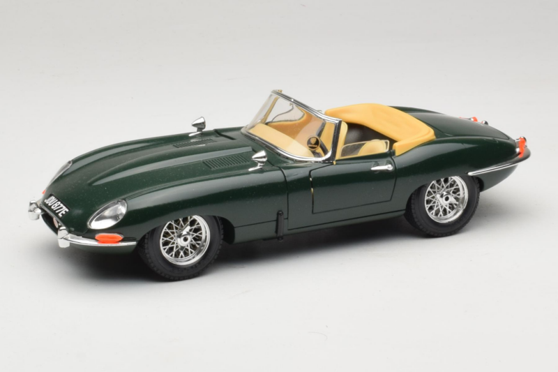 Jaguar E-Type Kabriolet Zelen Bburago 1:18 3026 Kovina