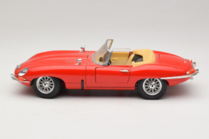 Jaguar E-Type Series 1 Kabriolet Rdeč Bburago 1:18 3038 Kovina – slika 4 od 8