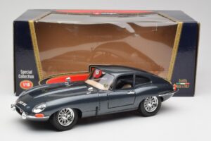 Jaguar E-Type Series 1 Zelen Bburago 1:18 3018-M1 Kovina – slika 2 od 8