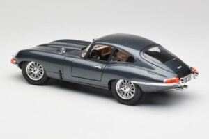 Jaguar E-Type Series 1 Zelen Bburago 1:18 3018-M1 Kovina – slika 4 od 8
