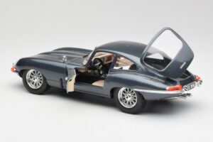 Jaguar E-Type Siv Bburago 1:18 30018 Kovina – slika 5 od 8