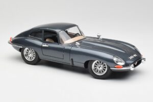 Jaguar E-Type Siv Bburago 1:18 30018 Kovina – slika 6 od 8