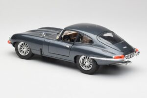 Jaguar E-Type Siv Bburago 1:18 30018 Kovina – slika 7 od 8