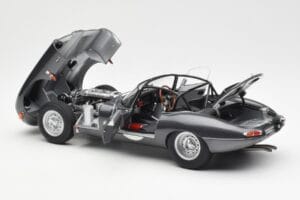 Jaguar E-Type Series 1 Coupe Lightweight Temno Siv AUTOart 1:18 73647 Kovina – slika 5 od 8