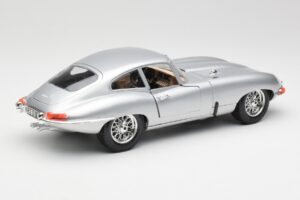 Jaguar E-Type Series 1 Srebrn Bburago 1:18 3018-M2 Kovina – slika 3 od 8