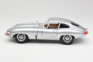 Jaguar E-Type Series 1 Srebrn Bburago 1:18 3018-M2 Kovina – slika 4 od 8
