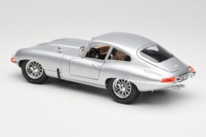 Jaguar E-Type Series 1 Srebrn Bburago 1:18 3018-M2 Kovina – slika 7 od 8