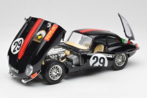 Jaguar E-Type #29 Črn Bburago 1:18 3018-M4 Kovina – slika 2 od 8