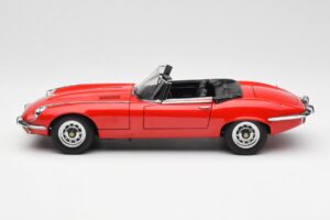 Jaguar E-Type Roadster Series III V12 Rdeč AUTOart 1:18 73523 Kovina – slika 4 od 8