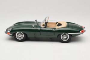 Jaguar E-Type Series 1 Roadster Zelen Bburago 1:18 3016-M1 Kovina – slika 4 od 8