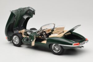 Jaguar E-Type Series 1 Roadster Zelen Bburago 1:18 3016-M1 Kovina – slika 5 od 8