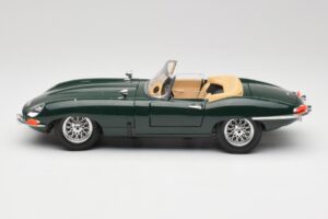 Jaguar E-Type Series 1 Roadster Zelen Bburago 1:18 3018-M5 Kovina – slika 4 od 8