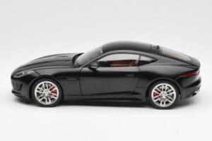 Jaguar F-Type R X152 Mat Črn AUTOart 1:18 73652 Kompozit – slika 4 od 8