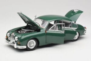 Jaguar Mark II British Racing Zelena & Modra Notranjost Maisto 1:18 59001 Kovina – slika 2 od 8