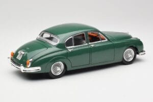 Jaguar Mark II British Racing Zelena & Modra Notranjost Maisto 1:18 59001 Kovina – slika 3 od 8