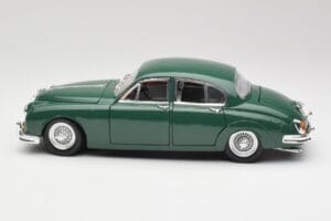 Jaguar Mark II British Racing Zelena & Modra Notranjost Maisto 1:18 59001 Kovina – slika 4 od 8