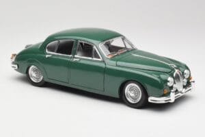 Jaguar Mark II British Racing Zelena & Modra Notranjost Maisto 1:18 59001 Kovina – slika 6 od 8