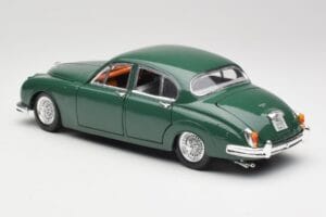 Jaguar Mark II British Racing Zelena & Modra Notranjost Maisto 1:18 59001 Kovina – slika 7 od 8