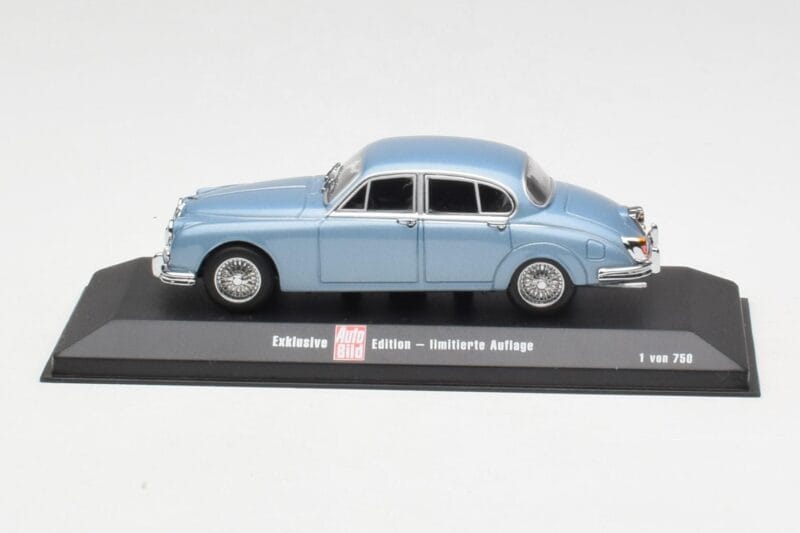 Jaguar Mk II Blue Metallic Minichamps 1:43 433130604 Kovina