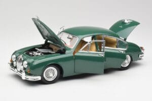Jaguar Mk II British Racing Zelen Maisto 1:18 50287 Kovina – slika 2 od 8