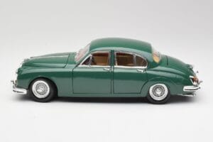 Jaguar Mk II British Racing Zelen Maisto 1:18 50287 Kovina – slika 4 od 8