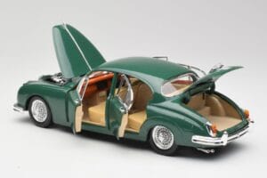 Jaguar Mk II British Racing Zelen Maisto 1:18 50287 Kovina – slika 5 od 8