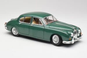 Jaguar Mk II British Racing Zelen Maisto 1:18 50287 Kovina – slika 6 od 8