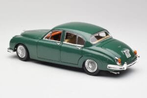 Jaguar Mk II British Racing Zelen Maisto 1:18 50287 Kovina – slika 7 od 8