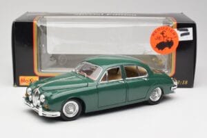 Jaguar Mk II British Racing Zelen Maisto 1:18 50287 Kovina – slika 8 od 8