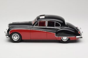Jaguar Mk VIII Črn & Temno Rdeč BoS Models 1:18 BOS408 Smola – slika 3 od 6